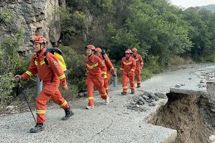 半场-姆巴佩空门遭聚勒极限解围穆阿尼屡失单刀 巴黎暂0-0多特